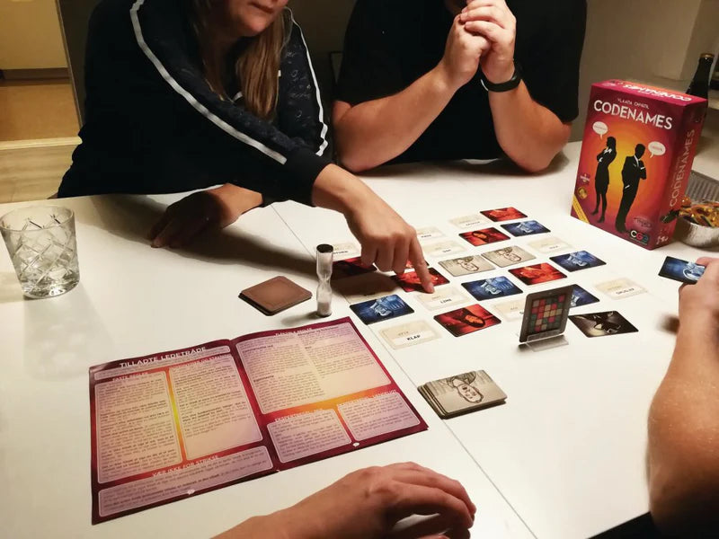 Codenames - Selskabsspil - 2-8 Spillere - Fra 15 År