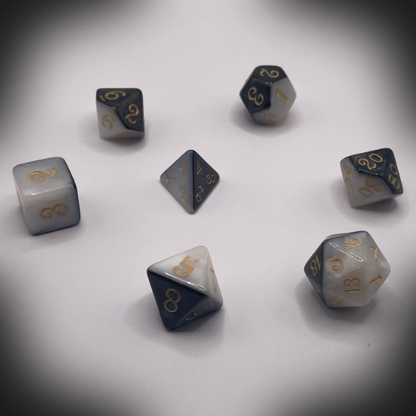 Sun Forge - RPG Dice Set - White & Black Marble (7stk)